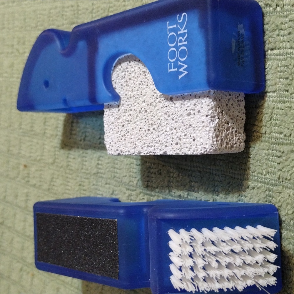 Avon, footworks pumice stone file brush, brush looks like a person, heart. - Picture 2 of 5